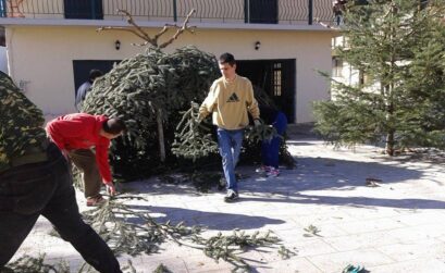 Στολίστηκε η κεντρική πλατεία της Νυμφασίας