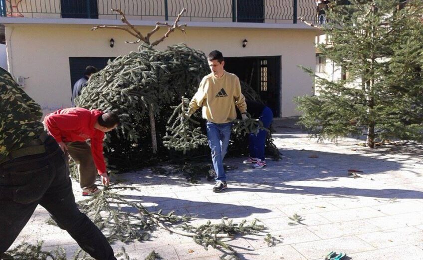 Στολίστηκε η κεντρική πλατεία της Νυμφασίας