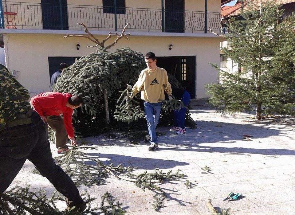 Στολίστηκε η κεντρική πλατεία της Νυμφασίας